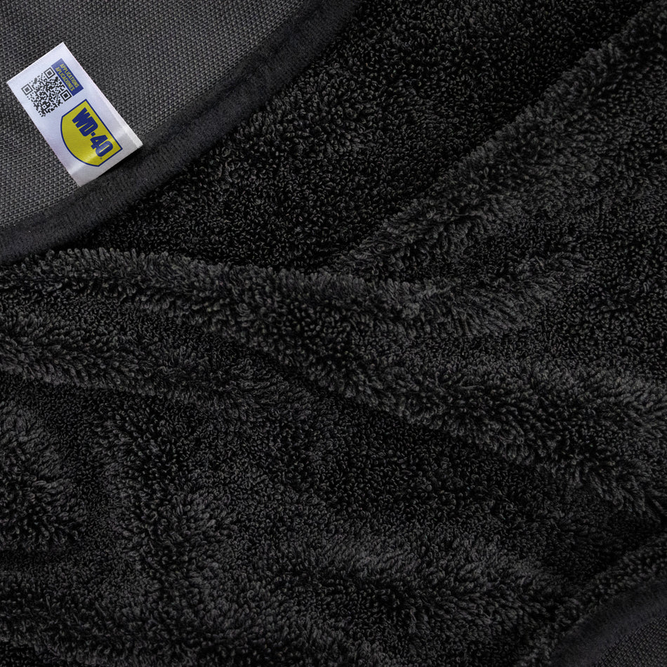 1 pack | close-up of textured surface with care label | 600 GSM Twist Loop Car Drying Microfiber Towel 25x36 in — WD-40, Scratch-Free & Lint-Free | L40400