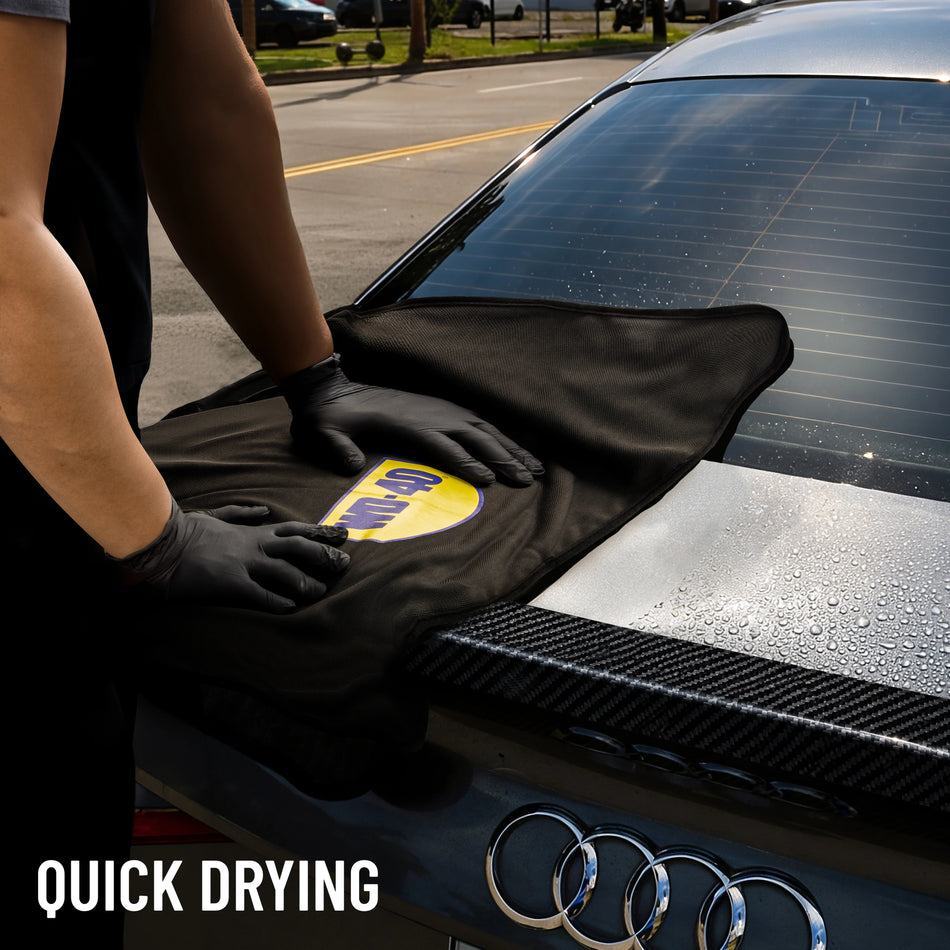 1 pack | model using towel on car windshield | 600 GSM Twist Loop Car Drying Microfiber Towel 25x36 in — WD-40, Scratch-Free & Lint-Free | L40400