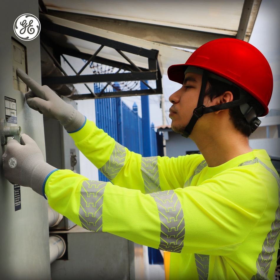 red | worker wearing hard hat in action | Cap Style Hard Hat — GE PPE GH327, ANSI Z89.1-2014 Type 1 Class E Dielectric | GH327R